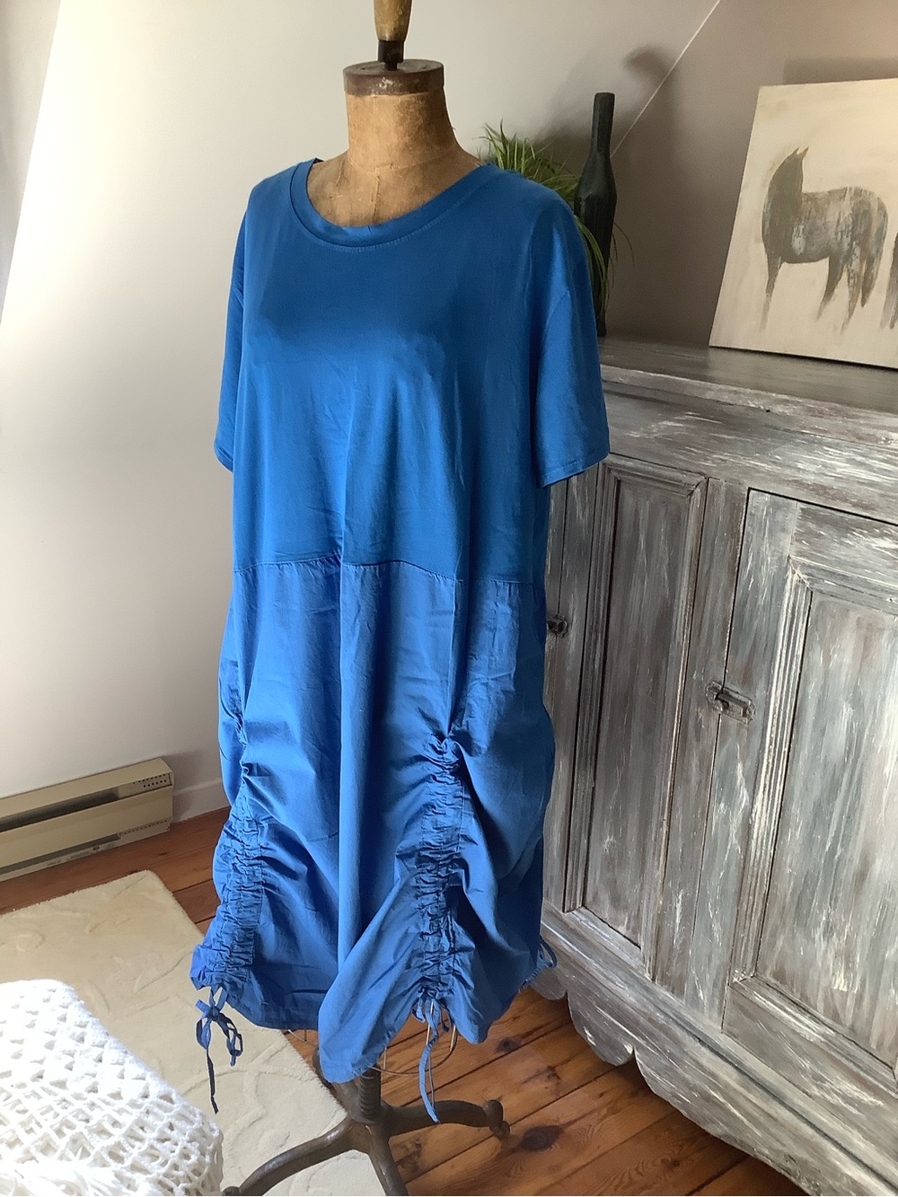 Women’s Short-Sleeve Midi Dress in Vibrant Blue with Side Drawstrings
